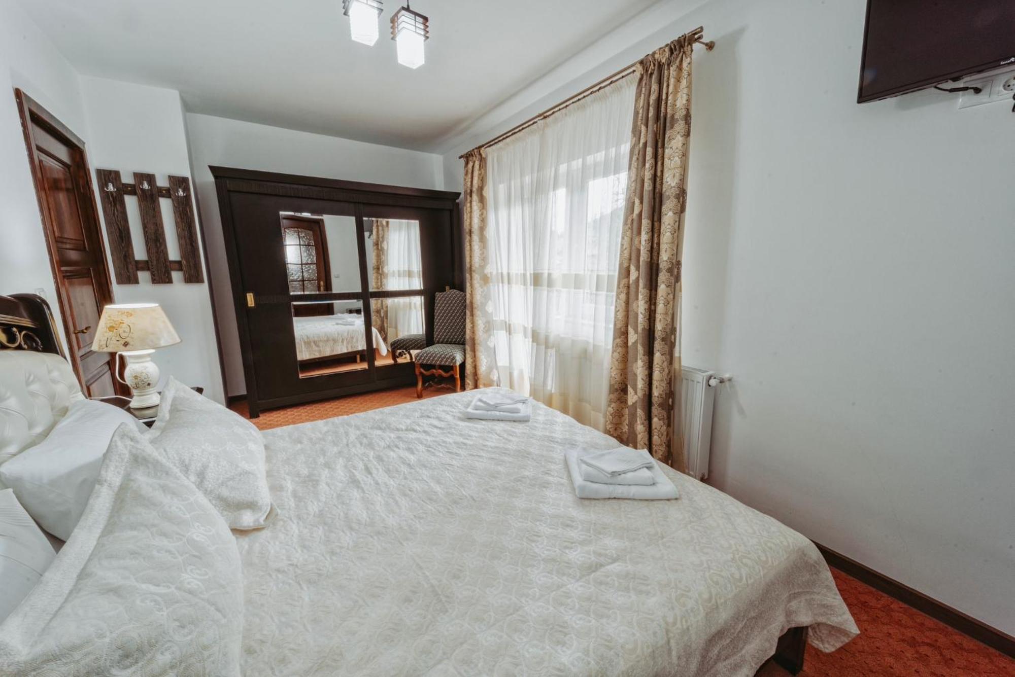 Hotel Complex Turistic Constantin Bucovina Câmpulung Moldovenesc Exteriér fotografie