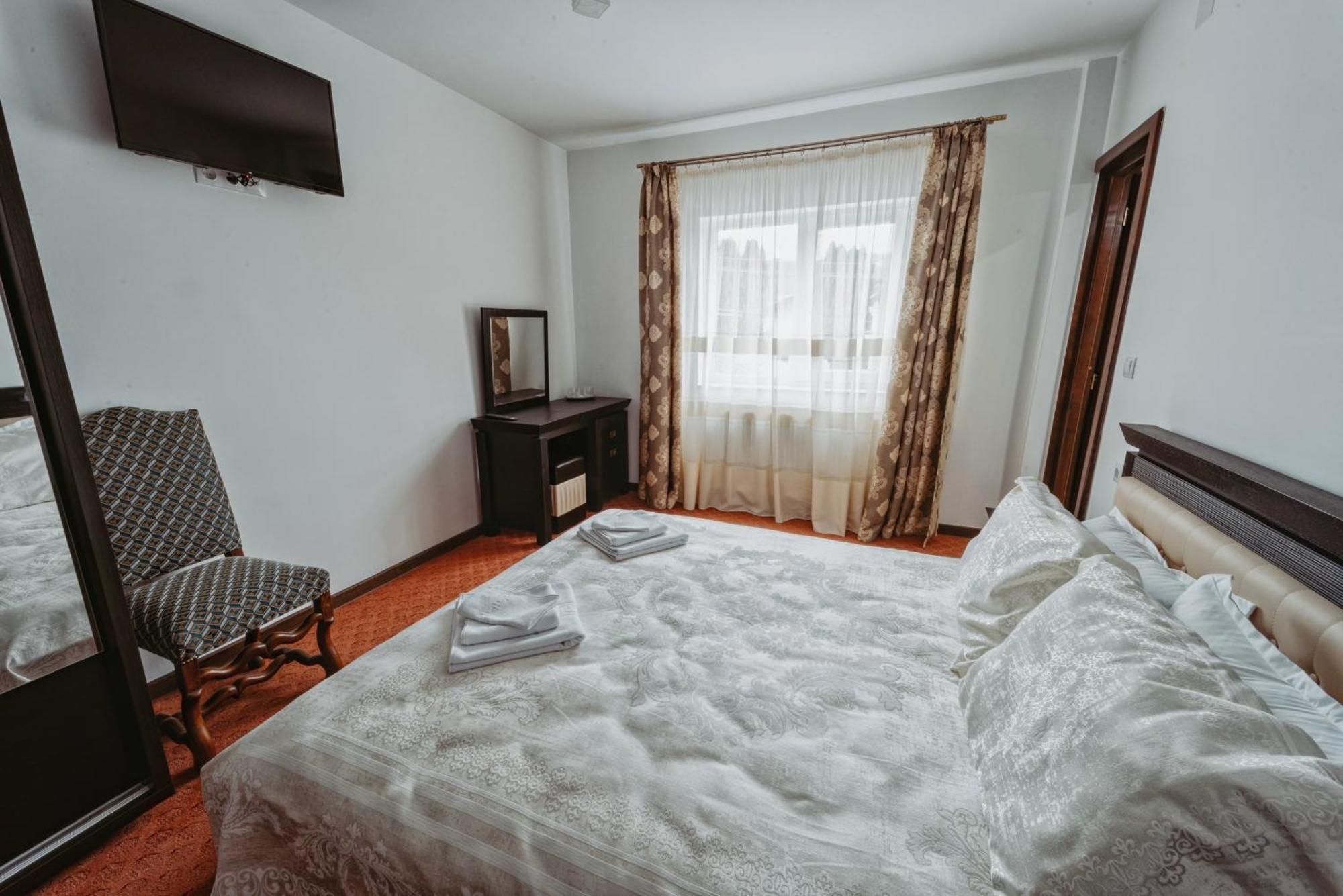 Hotel Complex Turistic Constantin Bucovina Câmpulung Moldovenesc Exteriér fotografie